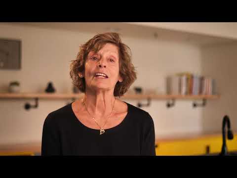 "I use red light therapy for my knee pain" - video from Just Light