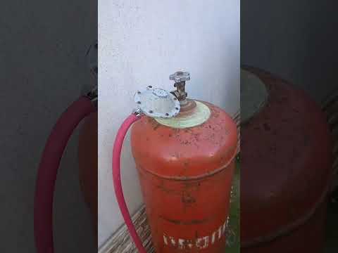 как сделать удобное подключение баллонного газа в кухню #кухня #ремонт #строительство #газ #shorts