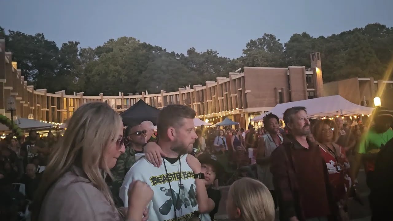 Isreal Vibrations & The Roots Radics Band 9-7-2024 - Raggae music