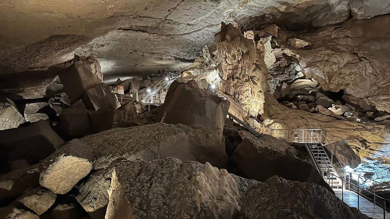 ١١ - الامارات و عمان / كهف الهوته ، مسفاة العبريين