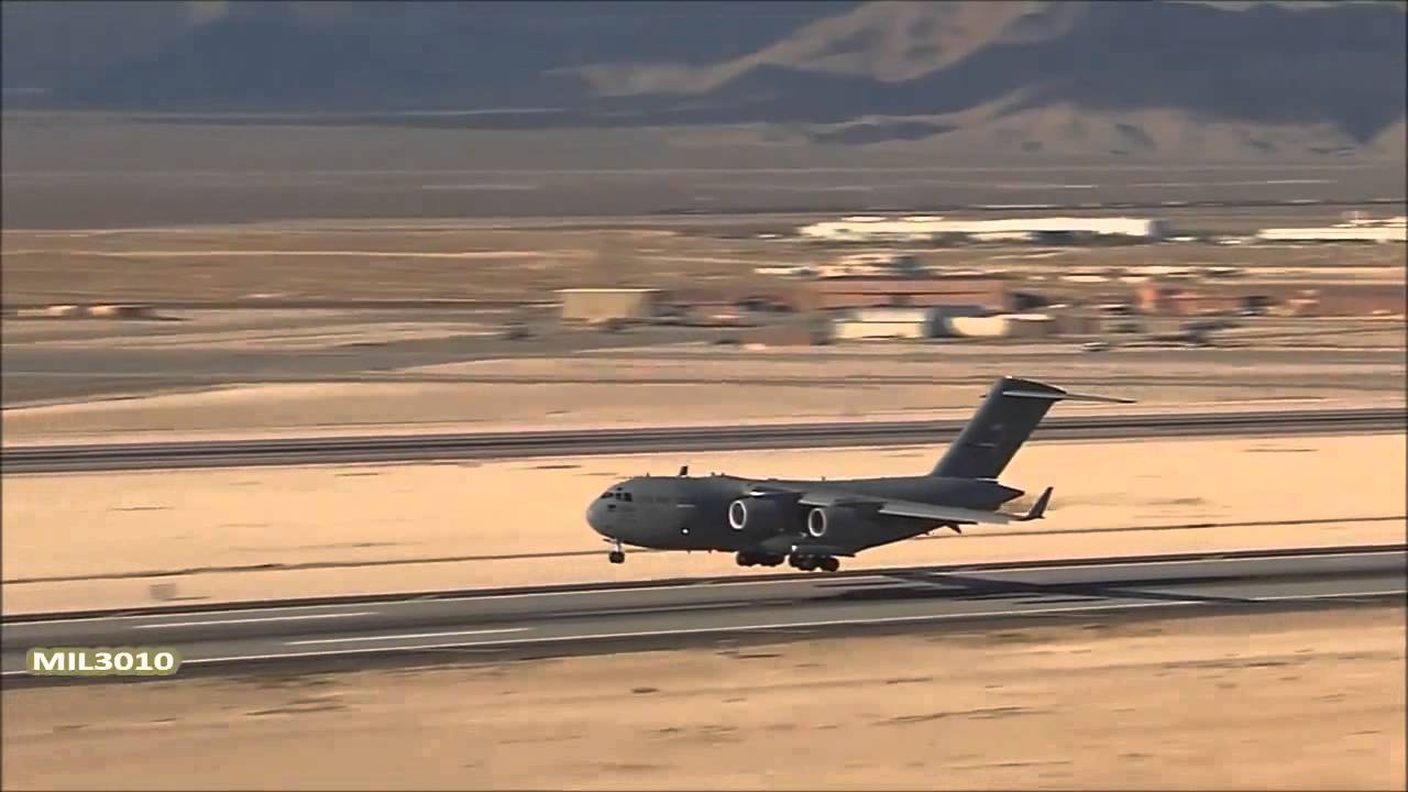Авиабаза ВВС США Неллис в Неваде  Транспортные самолеты С 17 и С 130, взлет и посадка