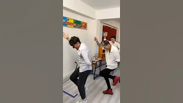 Diyarbekir Yoluna Cioman Meg Emirsarıcan 