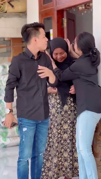 Selvi ayunda akhirnya cium pipi mertuanya uminya anas fikri 😘