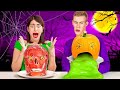 ¡RETO DE COMIDA REAL VS. DE HALLOWEEN POR 24 H! ¡Bromas fáciles de Halloween por 123 GO! CHALLENGE