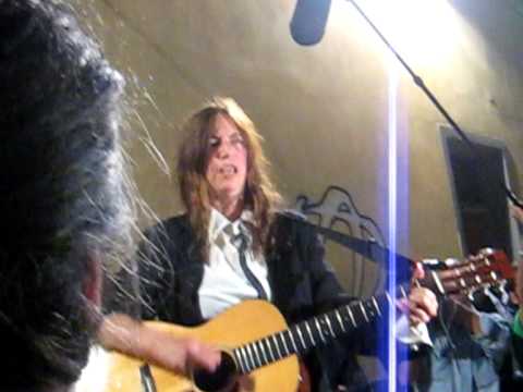 PATTI SMITH in Florence Performance Live Acoustic ...