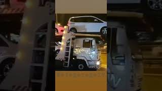 Man Çoklu Oto Kurtarma. Korna Show.