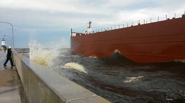 Paul R. Tregurtha takes on gale force winds on Lak...