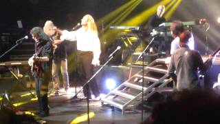 Steve Hackett & Ray Wilson "I know what I like (In Your Wardrobe)"