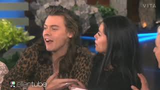 Directioners scaring One Direction for 5 mins 48 seconds straight !!! #1D #onedirection #reunion