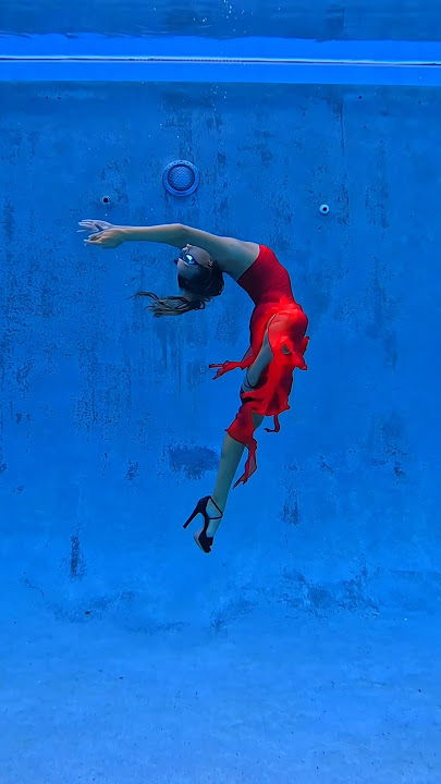 Dancing Underwater ❤️‍🔥 #pool #Underwater #dance #dancevideo
