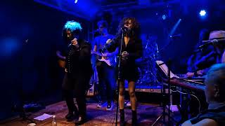 Mahalia Barnes &amp; Jade MacRae - Walk All Over Me @ Schlachtgarten - Krefeld - 2022.09.02