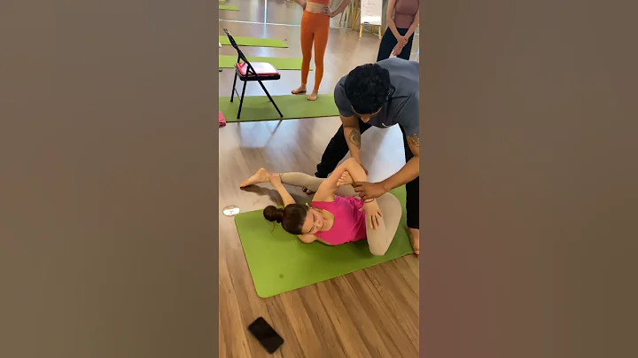 Advanced shoulder stretch and twisting pose - Yoga 🧘‍♀️ - DayDayNews
