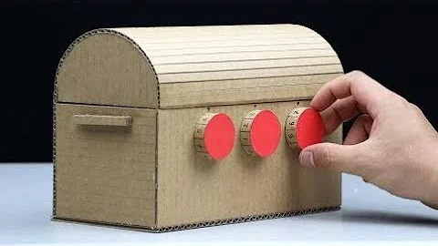 段ボール工作貯金箱