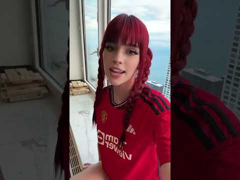 Hey it’s the girl from that donut video.