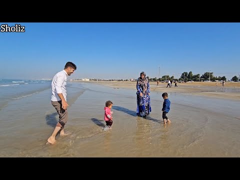 Nomadic Adventures: A Family's Joyful Journey to Ganaveh Beach in Southern Iran 🏖️