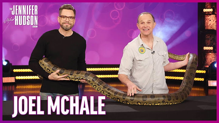 Jennifer Hudson Runs Off Stage While Meeting Animals with Joel McHale!
