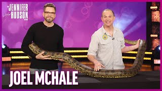 Jennifer Hudson Runs Off Stage While Meeting Animals with Joel McHale!