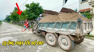 Great truck | Cụ già chạy công nông chở cát tốc độ cao như tên lửa | Máy xúc múc cát lên ô tô by HIẾU CÔNG NÔNG 8,009 views 3 weeks ago 8 minutes, 19 seconds