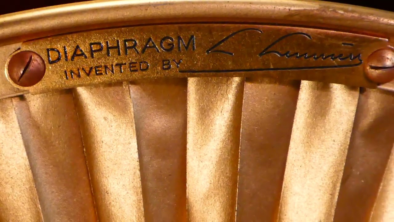 His Masters Voice  Lumiere Pleated Diaphragm Gramophone