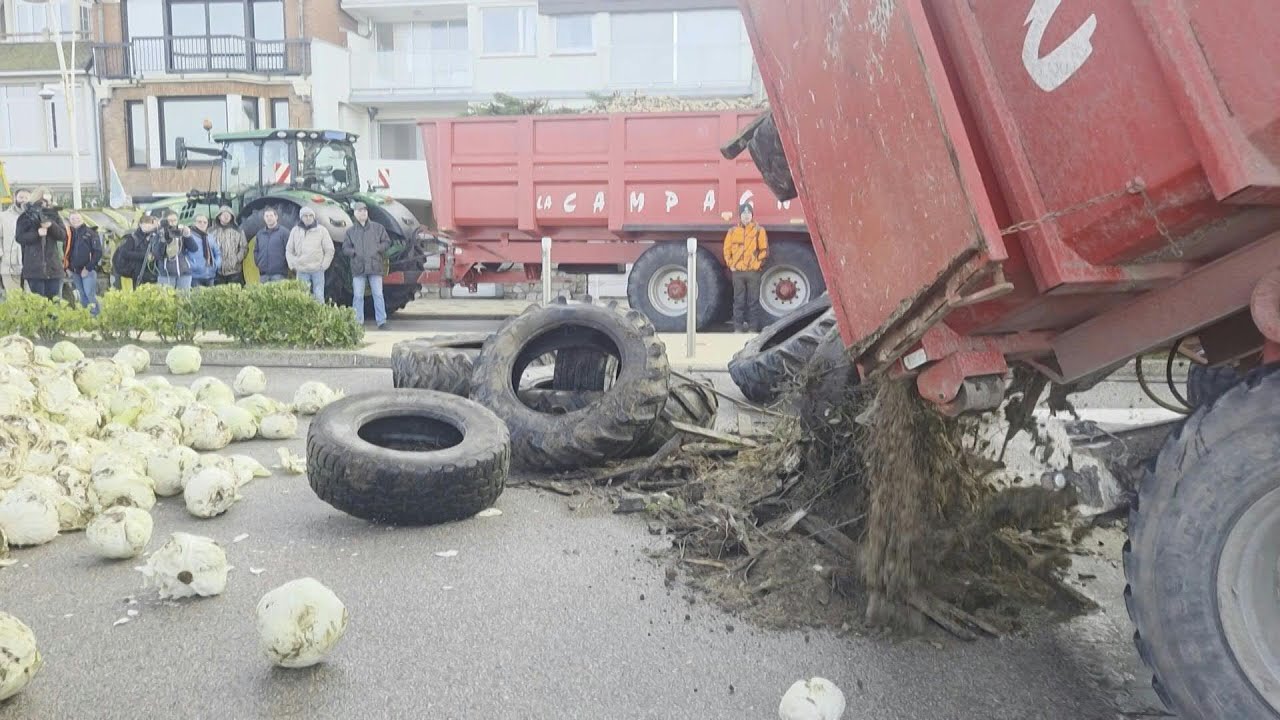 Des agriculteurs manifestent devant la villa des Macron au Touquet | AFP Images