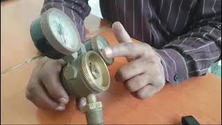 single stage and two stage gas welding regulator with differences.