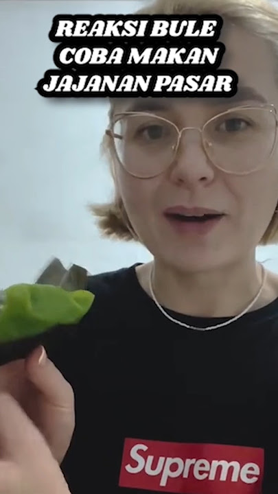 REACTION OF FOREIGNERS TRYING MARKET SNACKS FOR THE FIRST TIME IN INDONESIA