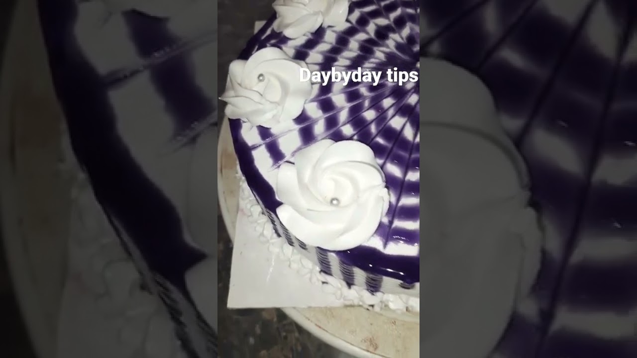 Black current cake design 