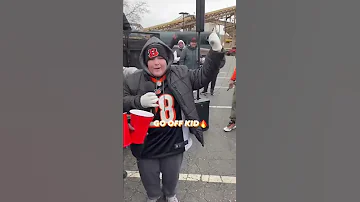 Kid Raps Drake's "Knife Talk" Verse At Bengals Tailgate 🤣 #Shorts