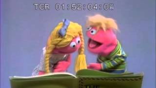 Sesame Street - Anything Muppet Book Fight