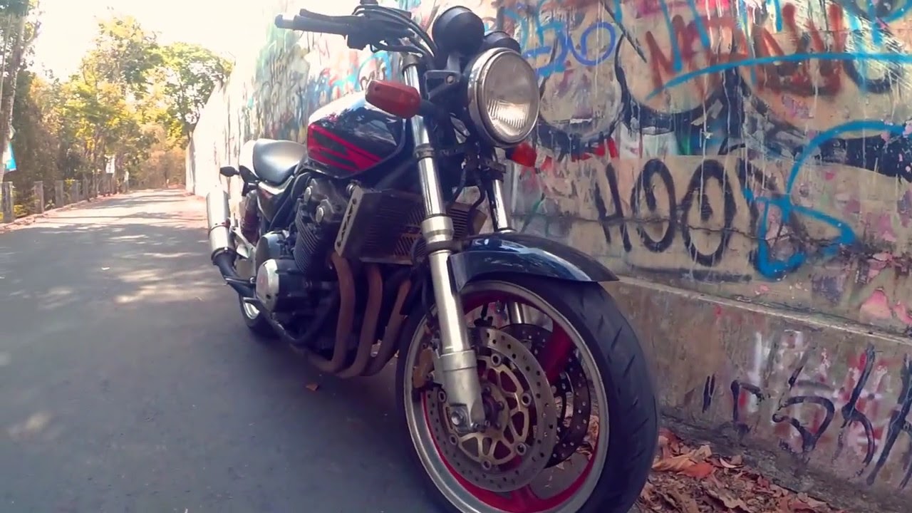 Honda cb400 vtec1