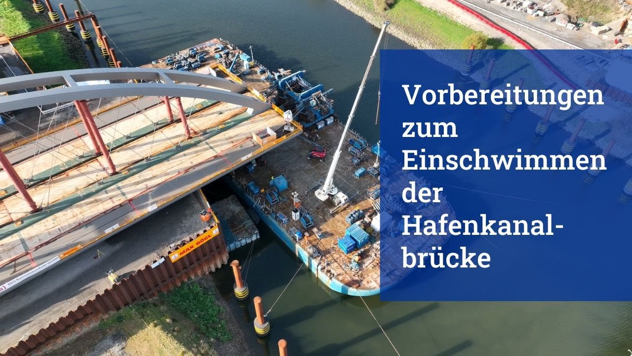 Vor dem Einschwimmen der Hafenkanalbrücke