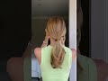 HOW TO CREATE A PONYTAIL WITHOUT A HAIR TIE