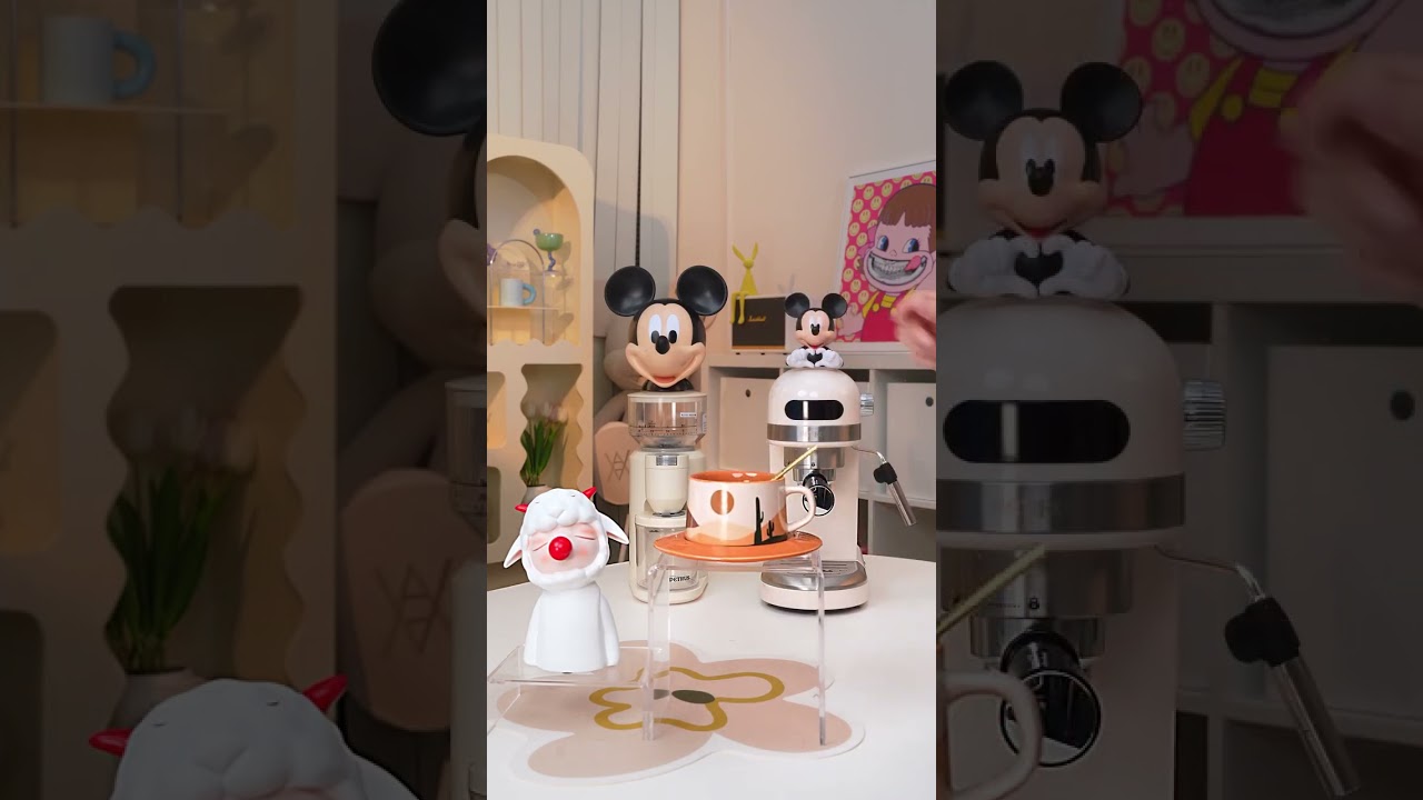 Coffee cup and saucer set Please raise your hand if you like~