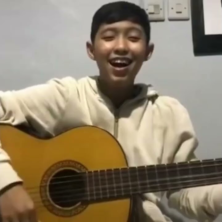 Chika lutfi Cover ---Harusnya aku yg disana*