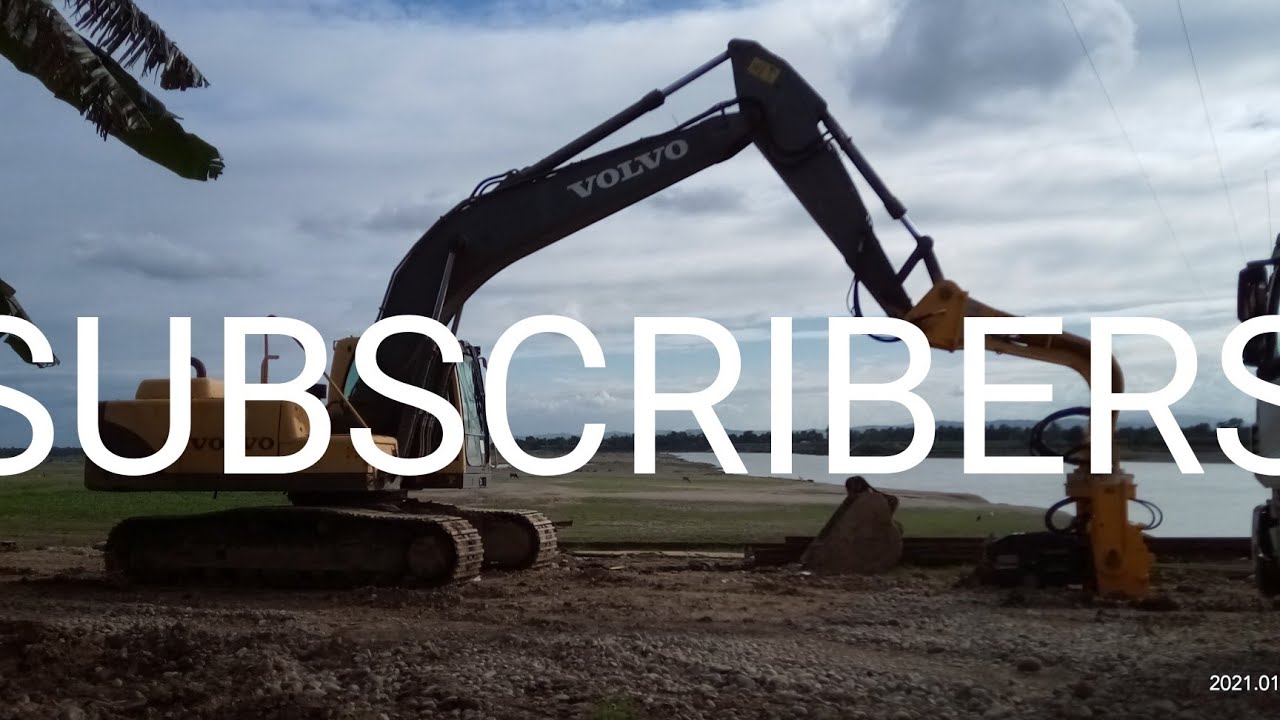 backhoe wid vibro hammer. | Ian Morales