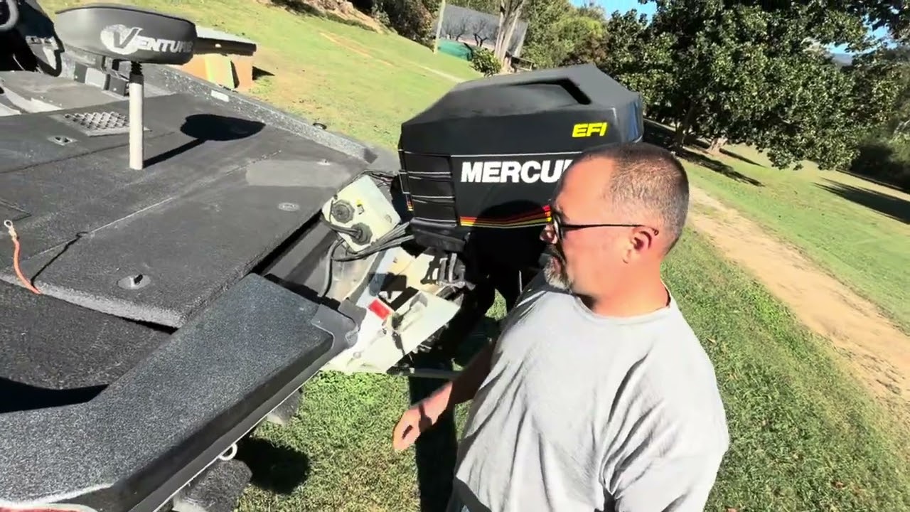 Rat Infested Bass Boat Restoration Effort #bassfishing #boating #outdoor