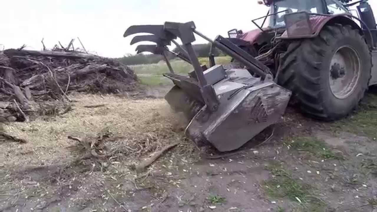 mulczer FAE UMH/S-225 z ciągnikiem Valtra (320KM): frezowanie karpin akacji