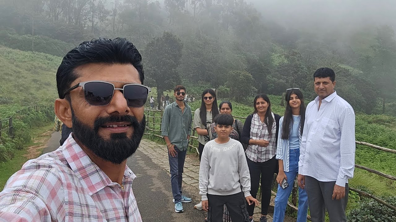 પેલીવાર નીલ ગીરી તાર જોવા ગયા / વરસાદે બઘળાટી બોલાવી મુનાર માં 