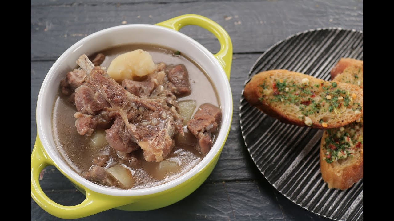 Mutton Stew With Garlic Bread