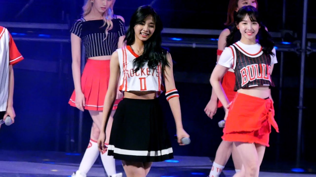 160519 트와이스 (TWICE) 쯔위 (TZUYU) Touch down (터치다운) 직캠 Fancam - 인하대학교