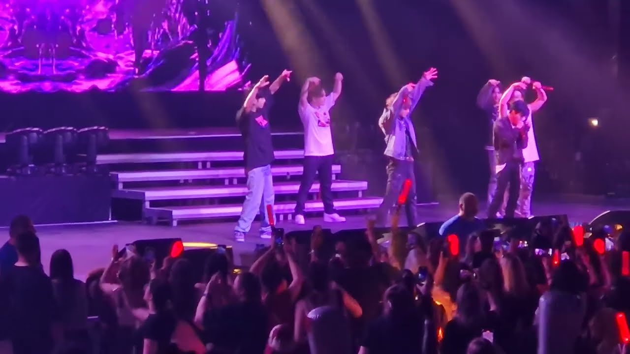 iKON - DUMB & DUMBER [Live in Essen] 4K - YouTube