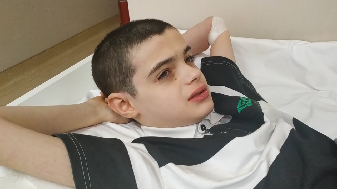 Жизнь с АУТИЗМОМ | Лечим зубы под наркозом. - YouTube