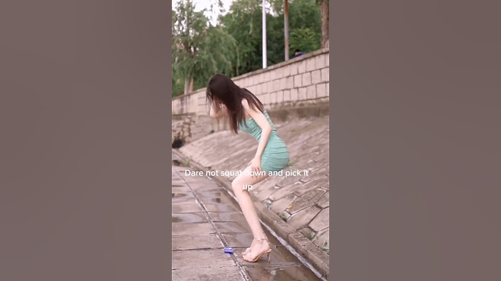 Gái xinh mặc váy siêu ngắn bị rơi đồ và cái kết