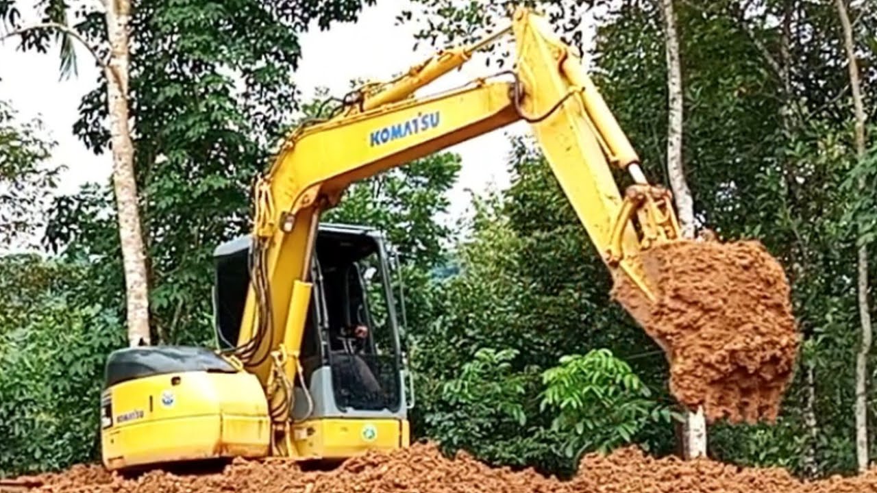 Excavator digs the ground