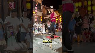 Alkışlarla Dönüş Yapan Çocuk