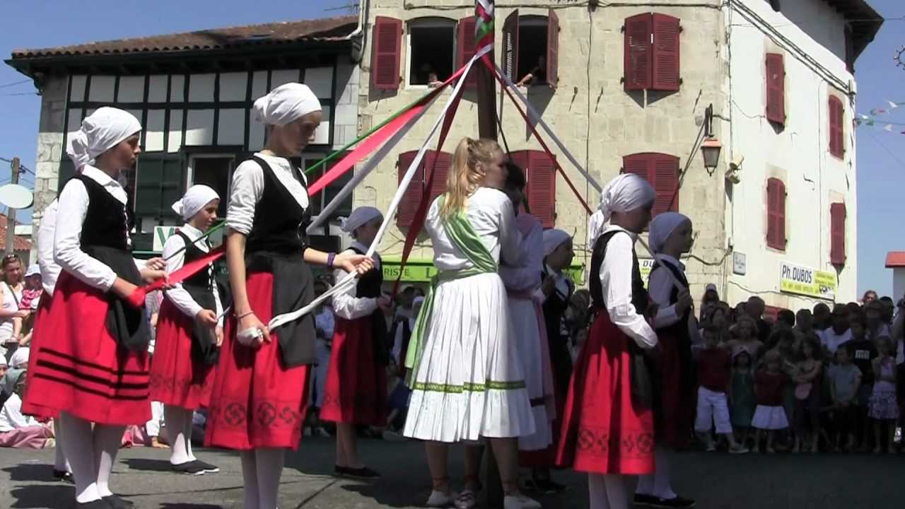 Fêtes d'Hasparren 2012. Danse aux couleurs basques