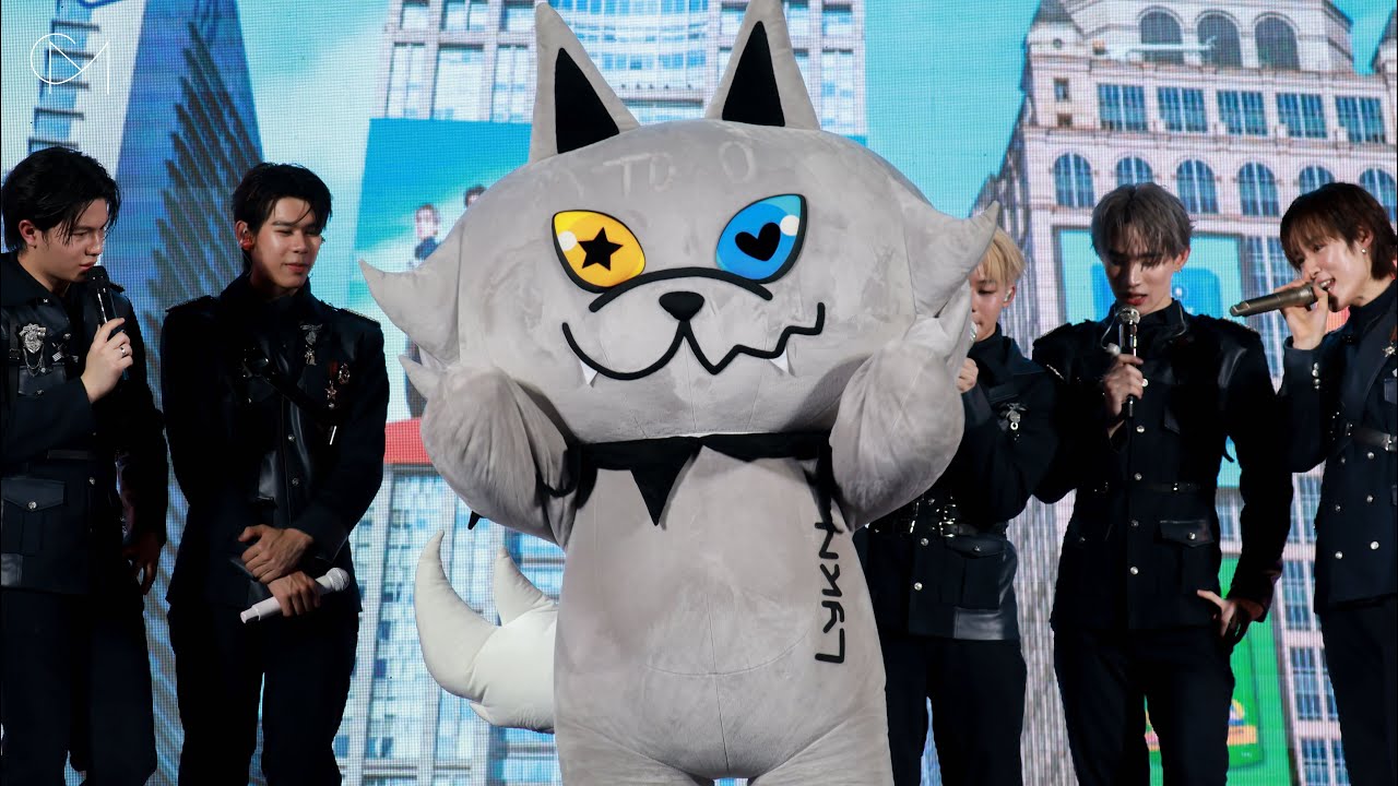 На пресс-конференции, посвященной запуску презентационного стенда для кошачьего корма Toro, компа...