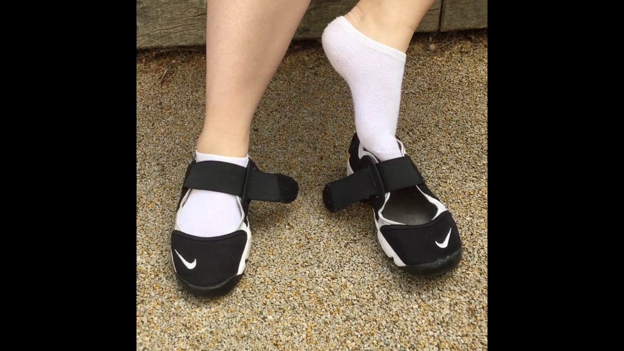 video modelling putting on shoes - YouTube