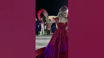 نحن ما عنا بنات تتوظف بشهادتها اجمل رقصه عروس 