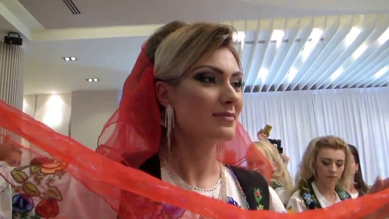 Dasma Tropojane-Valle  me kostume popullore  hd